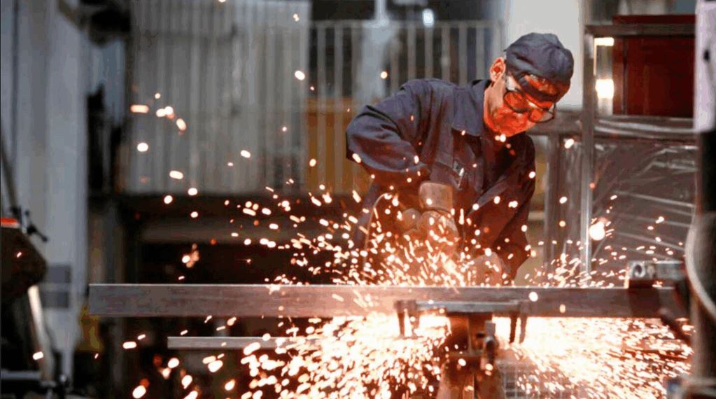 La industria no levanta: en agosto, cayó 3,2 por ciento interanual